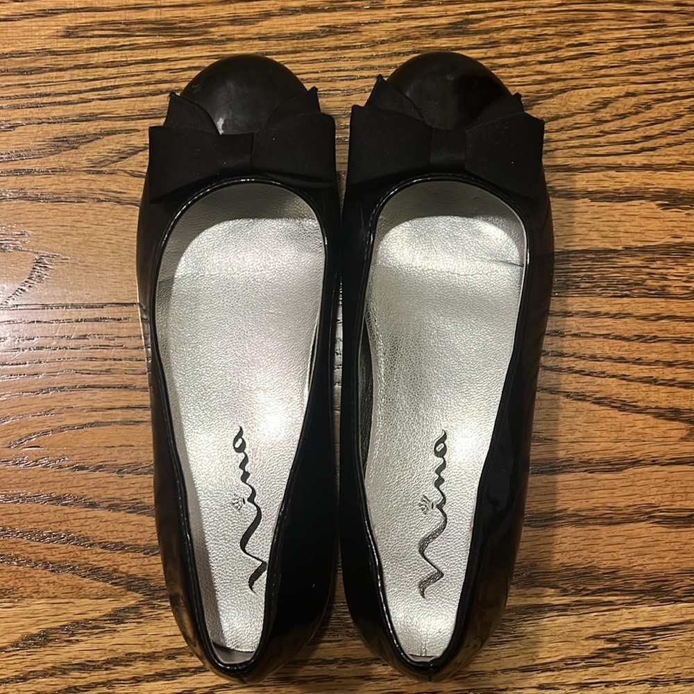 black paten leather girls shoe with bow